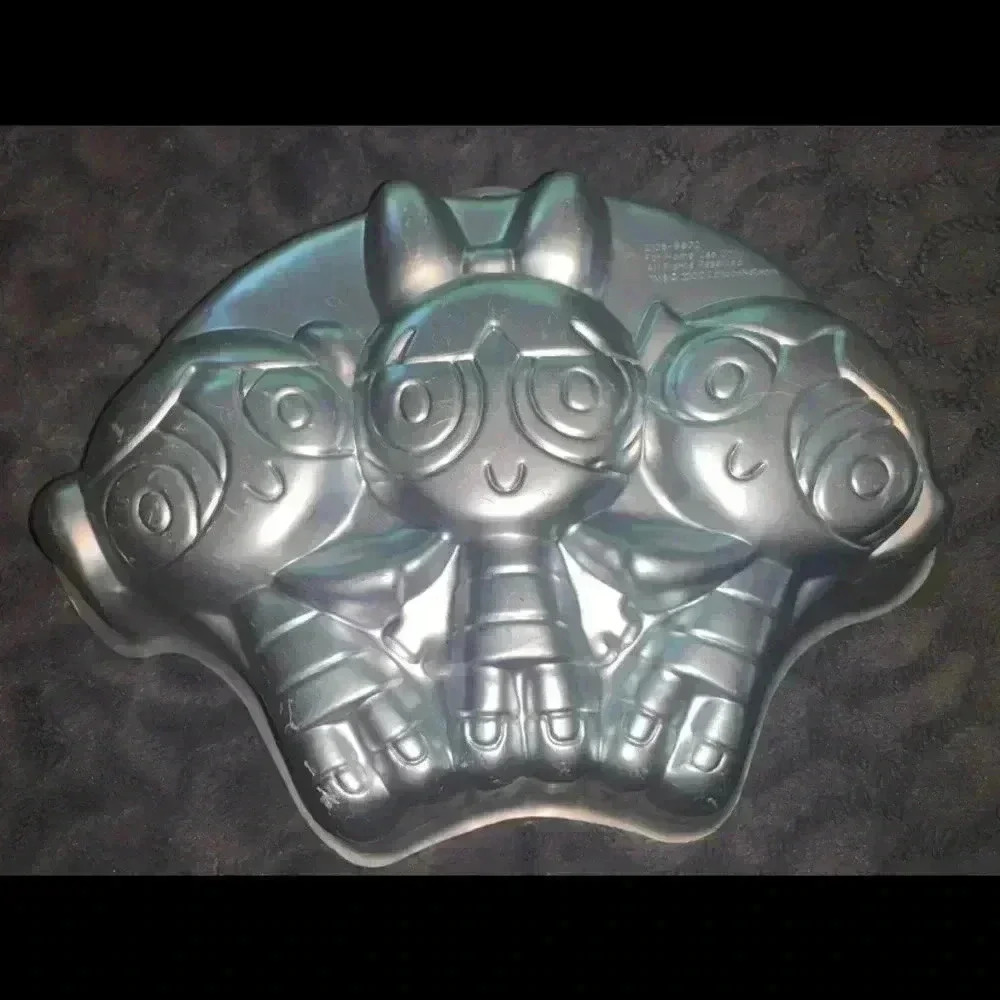 Powder Puff Girls Cake Pan - Picture 3 of 3